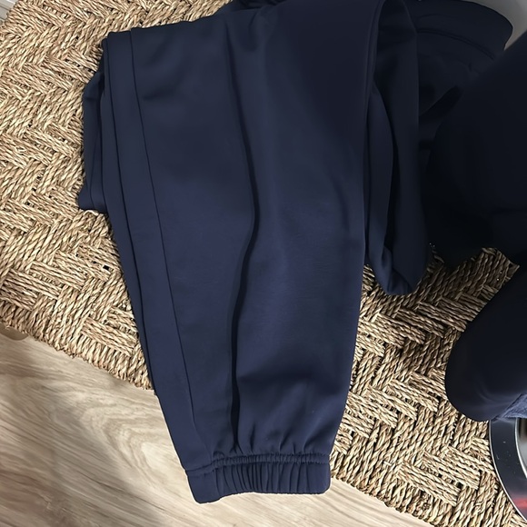 Under Armour Women’s Track Suit - Loose Fit - Picture 6 of 6